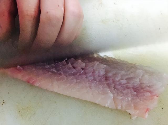 松鼠桂鱼的做法最正宗的做法视频（松鼠桂鱼的做法 最正宗的做法）