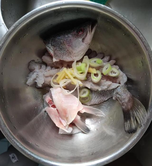 松鼠桂鱼的做法 最正宗的做法窍门（松鼠桂鱼的做法步骤）