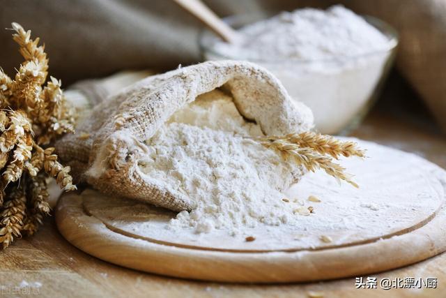 面粉是小麦做成的吗（小麦是怎么做成面粉的）
