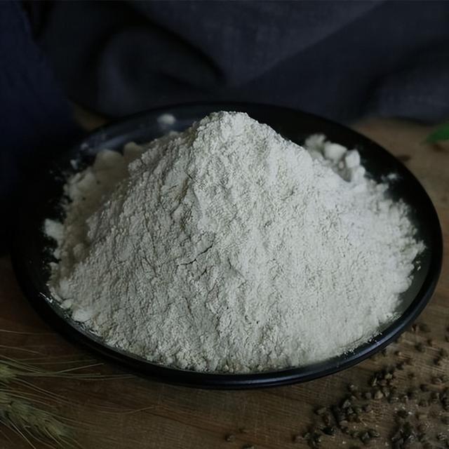 面粉是用小麦的什么做的（小麦面粉是啥）